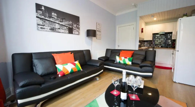 PREMIER - Crathie View Apartment, Забронировать Апартаменты/квартира Отели Glasgow & The Clyde Valley с парковкой, Парковка