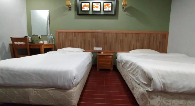 OYO 90248 Kapitan Inn, Rezerwuj Hotel Hotele w Sarawak z parkingiem, Parking