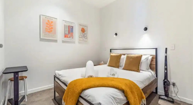 Modern Living In Prime Location!, Rezerwuj Hotel Hotele w Auckland Region z parkingiem, Parking