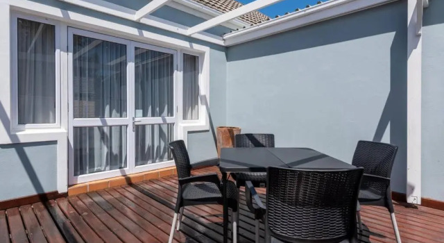 Sedgefield - Quick WALK to Beach. REDUCED Winter Rates - Sleeps 6 Guests