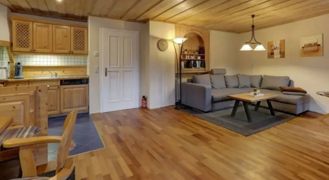 Waldhaus Sonnenberg Apartment 3, Varaa Huoneisto Hotellit Baijeri pysäköinnillä, Pysäköinti