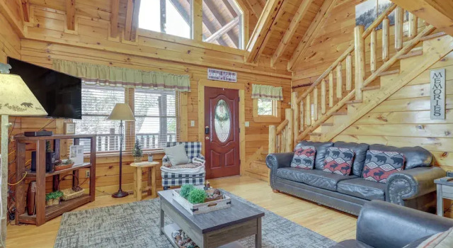 Family Haven w/ Hot Tub! 5 Mi to Dtwn Pigeon Forge