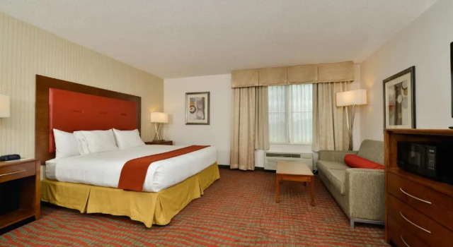 Двухместный номер Deluxe Holiday Inn Express Boston - Milford by IHG