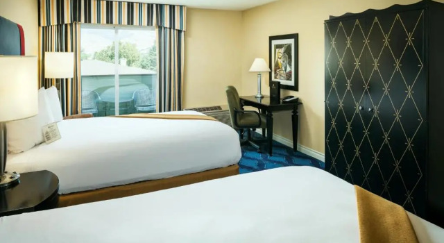 Четырёхместный номер Standard Plaza Inn & Suites at Ashland Creek