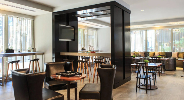 Четырёхместный люкс Executive Renaissance Cincinnati Downtown Hotel