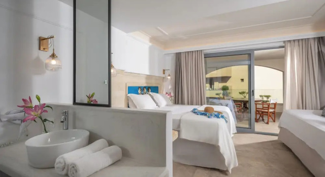Полулюкс Parthenis Beach, Suites by the Sea