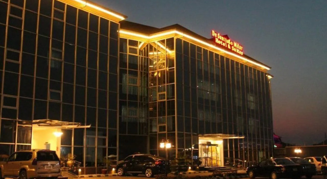 De Santiago Milan Hotel and Suites, Rezervovat Hotel Hotely v Badagry s parkováním, Parkování