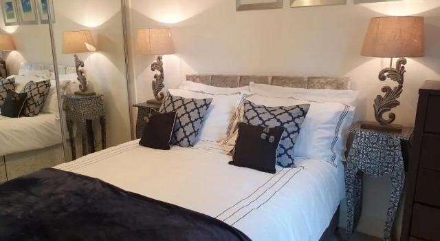1 Bed Suite, Waterside, Canary Wharf
