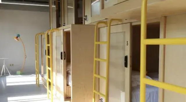 Женская капсула Enlighten Hostel