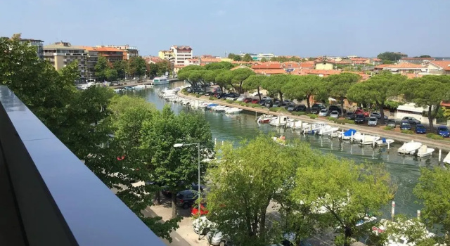 Люкс с видом на воду Aparthotel Miramare