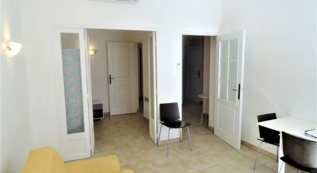 Central and Cosy 2 Bedrooms, Забронировать Отель Отели Канн с парковкой, рядом с Le Croisette Casino Barriere de Cannes, Парковка