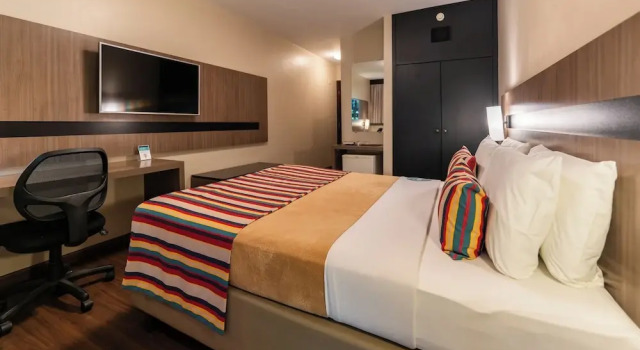 Номер Deluxe с балконом Hotel Deville Express Guaira