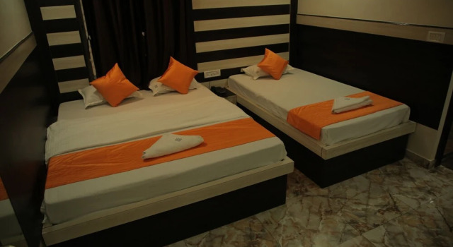 Трёхместный номер Deluxe FabHotel Best Buy