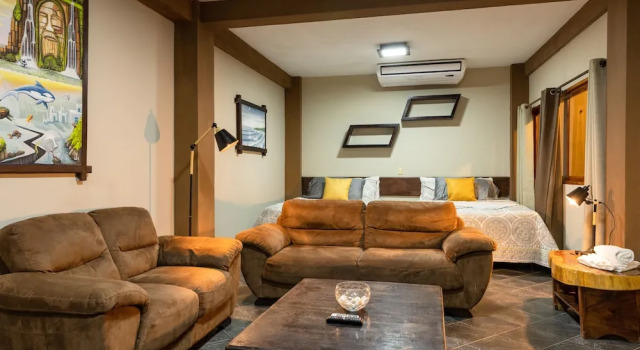Четырёхместный номер Deluxe с балконом и рядом с пляжем Ast Surf Hotel