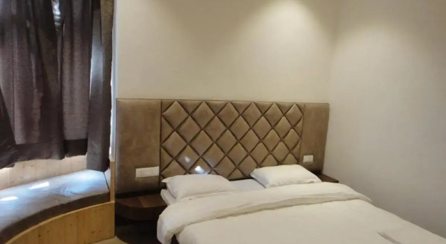 The Hill Crest Inn, Забронировать Отель Отели Шимлы с парковкой, рядом с Площадь Ридж в Шимле, Парковка