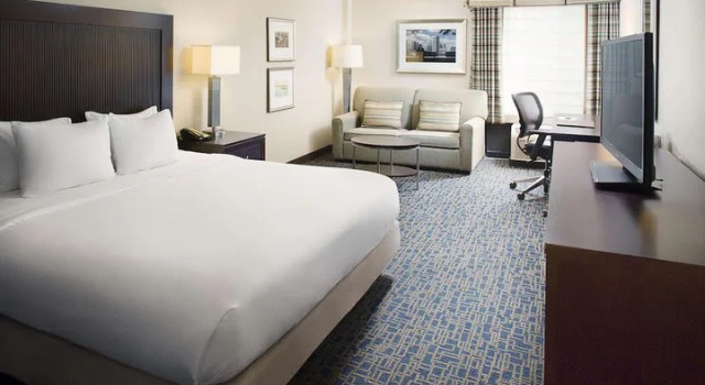 Полулюкс DoubleTree by Hilton Baltimore - BWI Airport
