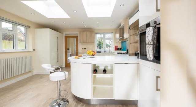 Central Windsor Stunning 4 Bedroom Spacious Modern House