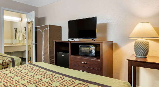 Четырёхместный номер Standard Rodeway Inn New Port Richey