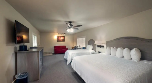 Семейный номер Standard Flying Saddle Resort and Steak House
