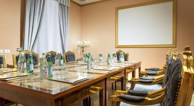 Отель Golden Tulip Rome Piram