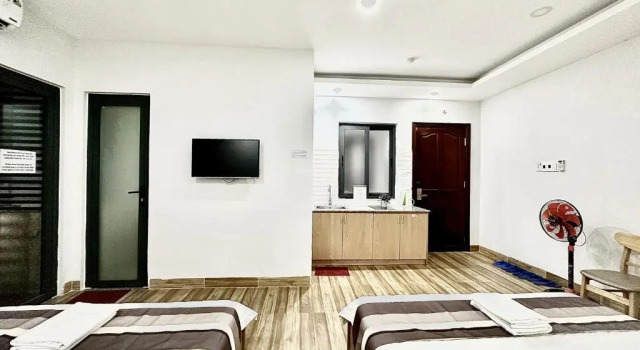 Люкс RedDoorz Plus near E-Town 2