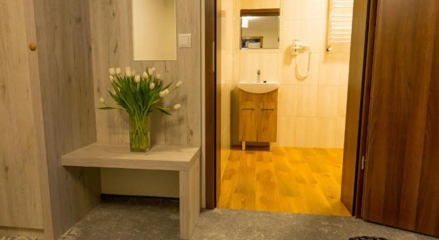 Двухместный номер Deluxe Grand Tatry - miejsce na wyjątkowy pobyt dla Ciebie i Twojej rodziny! - sauna i jacuzzi wliczone w cenę pobytu - 10 minut pieszo od Term Bania