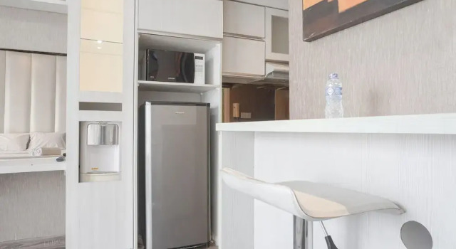 Студия Minimalist And Cozy Studio At Ambassade Kuningan Apartment