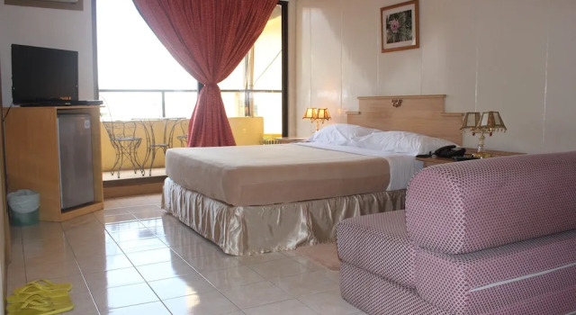 Полулюкс с балконом Elegant Circle Inn