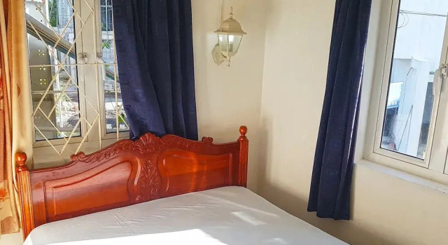 Samvilla, Book Hotel Hoteller i Pereybere med parkering, Parkering