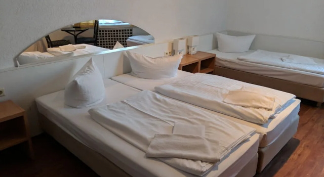 Hotel Haubach, Varaa Hotelli Charlottenburg Berliini