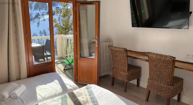 Трёхместный номер Standard с красивым видом из окна Hôtel Chastellares