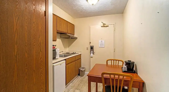 Четырёхместный номер Deluxe Great Lakes Inn & Suites