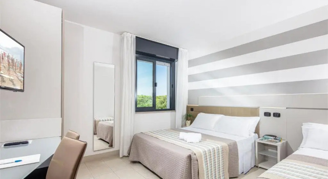 Трёхместный номер Standard Hotel Helvetia