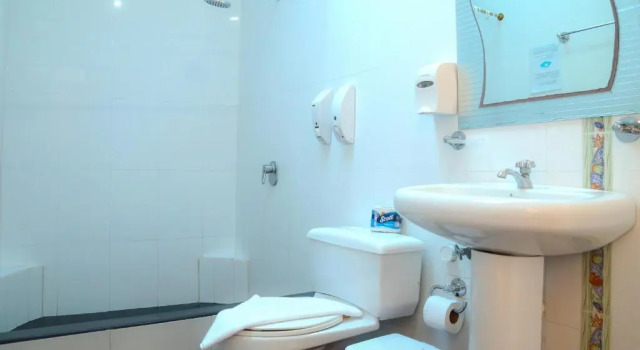 Семейный номер Standard с балконом Hostal Sir Francis Drake