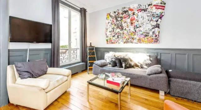 Large & Bright Apartment, Central Paris, Montmartre-Opéra, Picturesque Rue des Martyrs, Забронировать Апартаменты/квартира 9-й округ: Опера Париж, рядом с Гран Бульвар