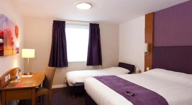 Номер Standard Premier Inn Halifax Town Centre