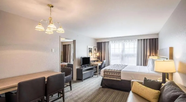 Люкс Standard Country Inn & Suites by Radisson, Fond du Lac, WI
