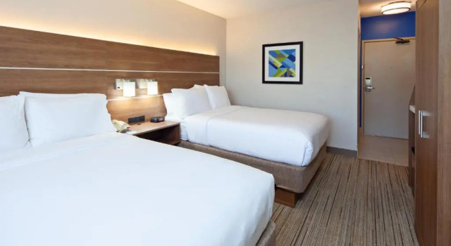 Четырёхместный номер Standard Holiday Inn Express Hotel & Suites San Diego-Escondido by IHG