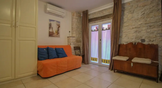 Lina, Prenota Hotel Novigrad 