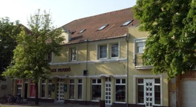 Lux Panzió, Book Hotel Szarvas Bekes