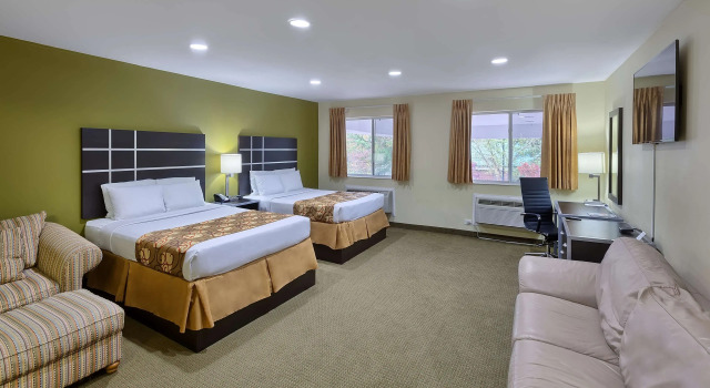 Четырёхместный люкс Presidential Country Hearth Inn of Knightdale