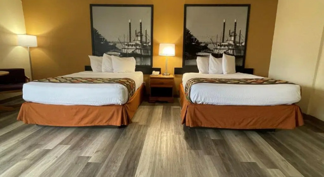 Deluxe Suite Super 8 by Wyndham Pevely