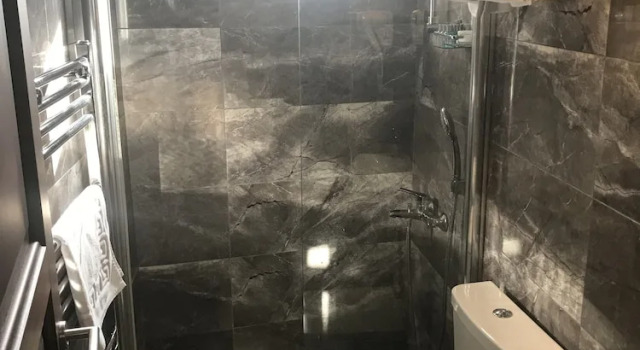Deluxe Dvoulůžkový s manželskou postelí pokoj s balkonem a a výhledem na město Cordis Hotel