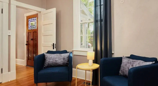 2BR Olympic Center Downtown, Buchen Sie Ferienhaus Hotels in Colorade Springs mit Parkplatz, Parkplätze