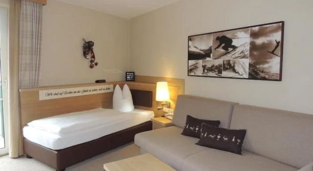Hotel Garni - Restaurant Kaminstube, Забронировать Отель Отели Санкт-Антон-ам-Арльберг 4 звезды, рядом с Arl.rock Sport Park, 4*