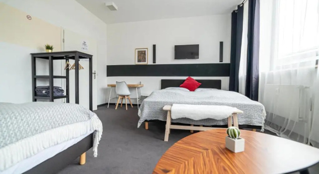 FULL HOUSE Hotel Nürnberg - shared bath & kitchen