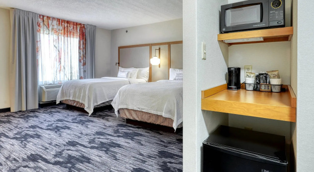 Четырёхместный номер Standard Fairfield Inn & Suites Woodbridge