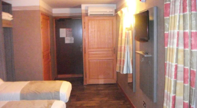 Четырёхместный номер Standard Logis hôtel Au Relais Nivernais