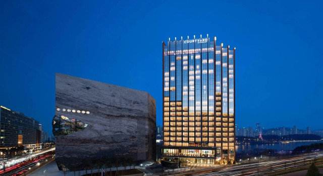 Номер Premier Courtyard by Marriott Suwon