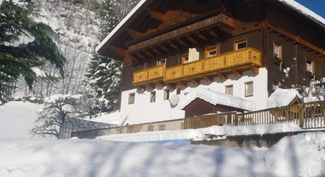 Haus Benedikt, Rezervați Hotel Hoteluri în Carintia cu parcare, Parcare